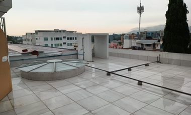 SE RENTA EDIFICIO COMERCIAL EN CAMELINAS A UNOS METROS DE TELCEL