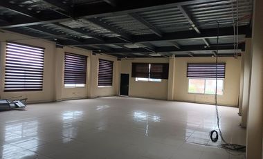 SE RENTA EDIFICIO COMERCIAL EN CAMELINAS A UNOS METROS DE TELCEL