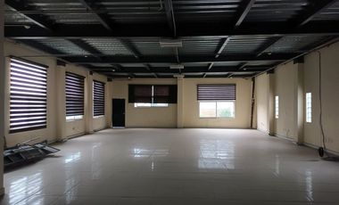 SE RENTA EDIFICIO COMERCIAL EN CAMELINAS A UNOS METROS DE TELCEL