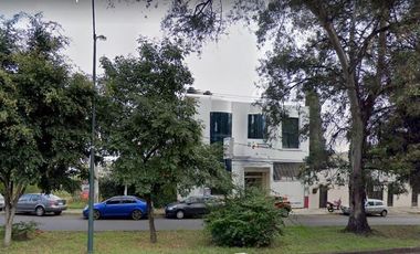 SE RENTA EDIFICIO COMERCIAL EN CAMELINAS A UNOS METROS DE TELCEL