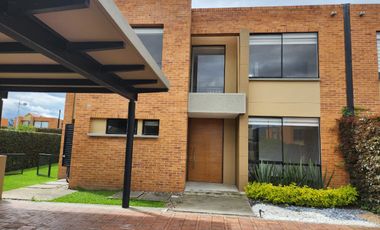 ¡Oportunidad Única! Hermosa Casa en Hacienda Fontanar del Río, Agrupación Residencial