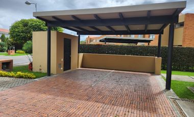 ¡Oportunidad Única! Hermosa Casa en Hacienda Fontanar del Río, Agrupación Residencial