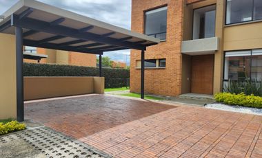 ¡Oportunidad Única! Hermosa Casa en Hacienda Fontanar del Río, Agrupación Residencial