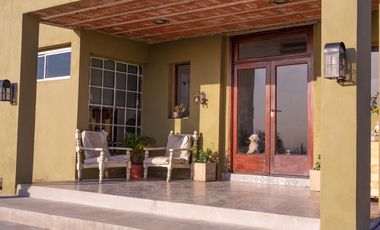 Venta de Casa Moderna Barrio Aires de Manantial - El Suyuque - S. L