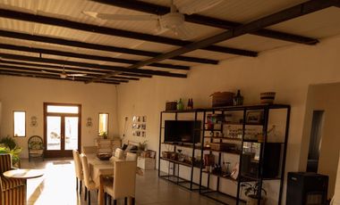 Venta de Casa Moderna Barrio Aires de Manantial - El Suyuque - S. L