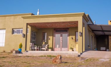 Venta de Casa Moderna Barrio Aires de Manantial - El Suyuque - S. L