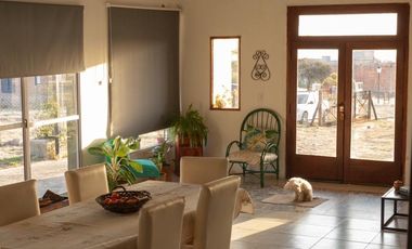 Venta de Casa Moderna Barrio Aires de Manantial - El Suyuque - S. L