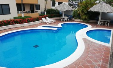 Departamento amueblado en planta baja en Fracc Los Delfines a una cuadra del mar