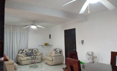 Departamento amueblado en planta baja en Fracc Los Delfines a una cuadra del mar