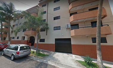 Departamento amueblado en planta baja en Fracc Los Delfines a una cuadra del mar