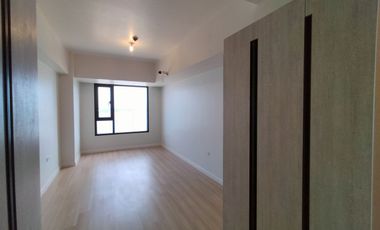 Condo for rent in Cebu City, Mandani Bay 3-br facing sea, furnished