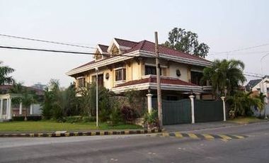 CORNER HOUSE FOR SALE IN ACROPOLIS SUBD QC NEAR EASTWOOD