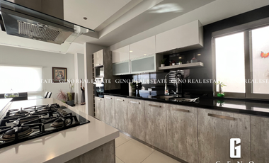 CASA EN VENTA CON VISTA A LA CIUDAD Y FRENTE A PARQUE