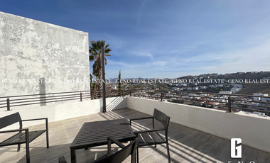 CASA EN VENTA CON VISTA A LA CIUDAD Y FRENTE A PARQUE