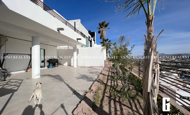 CASA EN VENTA CON VISTA A LA CIUDAD Y FRENTE A PARQUE