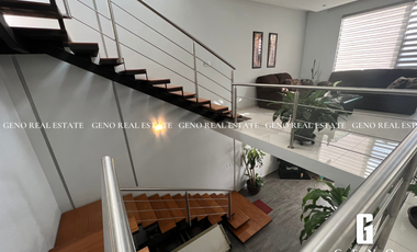 CASA EN VENTA CON VISTA A LA CIUDAD Y FRENTE A PARQUE