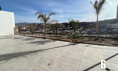 CASA EN VENTA CON VISTA A LA CIUDAD Y FRENTE A PARQUE