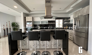 CASA EN VENTA CON VISTA A LA CIUDAD Y FRENTE A PARQUE