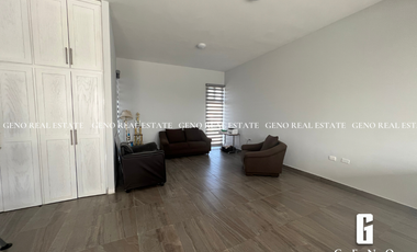 CASA EN VENTA CON VISTA A LA CIUDAD Y FRENTE A PARQUE