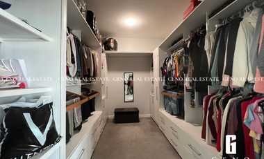 CASA EN VENTA CON VISTA A LA CIUDAD Y FRENTE A PARQUE