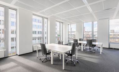 Open plan office space for 10 persons in HQ Triumph Building