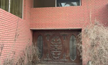 VENDO CASA COMO TERRENO DE 2284 M2 EN ESQUINA UBICADO EN CALLE LAS CAMELIAS URB CAMACHO LA MOLINA