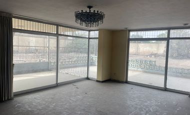 VENDO CASA COMO TERRENO DE 2284 M2 EN ESQUINA UBICADO EN CALLE LAS CAMELIAS URB CAMACHO LA MOLINA