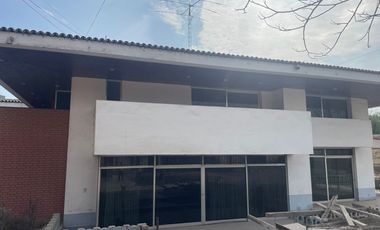 VENDO CASA COMO TERRENO DE 2284 M2 EN ESQUINA UBICADO EN CALLE LAS CAMELIAS URB CAMACHO LA MOLINA