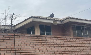 VENDO CASA COMO TERRENO DE 2284 M2 EN ESQUINA UBICADO EN CALLE LAS CAMELIAS URB CAMACHO LA MOLINA