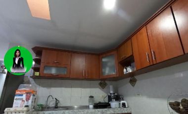 SE VENDE CASA CON AREA DE 277mts, INCLUIDO APARTAMENTO, EN SECTOR DE PARAISO.