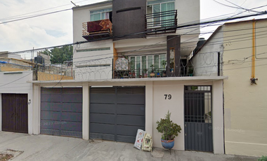 Casa de dos pisos a precio de remate en Azcapotzalco