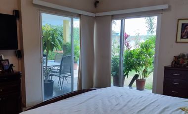 Venta de Casa con 6 Dormitorios y Piscina en Portoviejo, Manabí