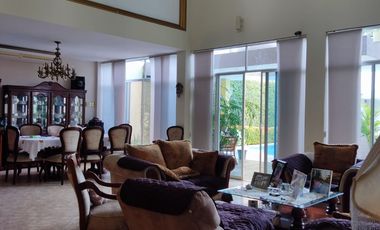 Venta de Casa con 6 Dormitorios y Piscina en Portoviejo, Manabí