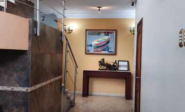 Venta de Casa con 6 Dormitorios y Piscina en Portoviejo, Manabí