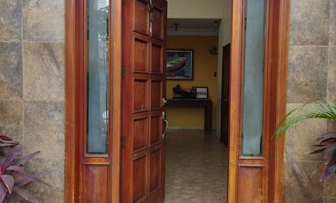 Venta de Casa con 6 Dormitorios y Piscina en Portoviejo, Manabí