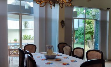 Venta de Casa con 6 Dormitorios y Piscina en Portoviejo, Manabí