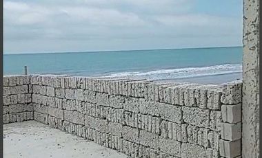 Venta Casa por terminar Frente a la Playa Tonsupa entre Hotel Makana y Grand Diamond