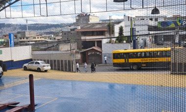 LOCAL COMERCIAL EN EL SUR SECTOR CHILLOGALLO DE ALTO FLUJO DE TRAFICO VEHICULAR Y PEATONAL