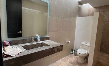 CASA EN RENTA EN CUMBRES DEL CAMPESTRE, 4 Recamaras con Baño, Alberca y Salón de Eventos
