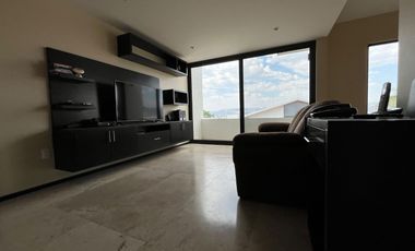 CASA EN RENTA EN CUMBRES DEL CAMPESTRE, 4 Recamaras con Baño, Alberca y Salón de Eventos