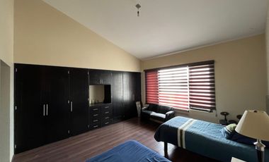 CASA EN RENTA EN CUMBRES DEL CAMPESTRE, 4 Recamaras con Baño, Alberca y Salón de Eventos