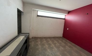 CASA EN RENTA EN CUMBRES DEL CAMPESTRE, 4 Recamaras con Baño, Alberca y Salón de Eventos