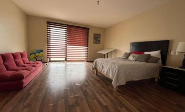 CASA EN RENTA EN CUMBRES DEL CAMPESTRE, 4 Recamaras con Baño, Alberca y Salón de Eventos