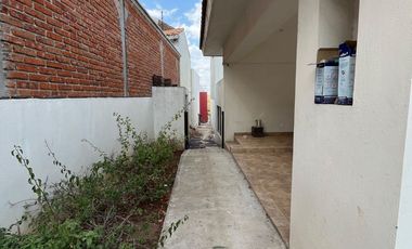 CASA EN RENTA EN CUMBRES DEL CAMPESTRE, 4 Recamaras con Baño, Alberca y Salón de Eventos