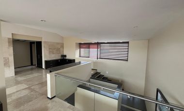 CASA EN RENTA EN CUMBRES DEL CAMPESTRE, 4 Recamaras con Baño, Alberca y Salón de Eventos