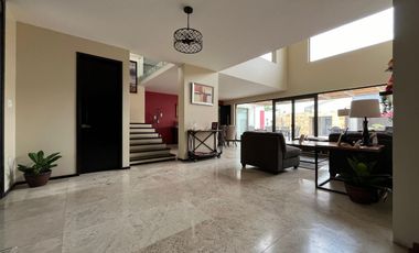 CASA EN RENTA EN CUMBRES DEL CAMPESTRE, 4 Recamaras con Baño, Alberca y Salón de Eventos