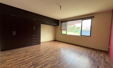 CASA EN RENTA EN CUMBRES DEL CAMPESTRE, 4 Recamaras con Baño, Alberca y Salón de Eventos