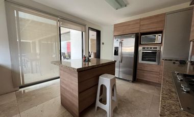 CASA EN RENTA EN CUMBRES DEL CAMPESTRE, 4 Recamaras con Baño, Alberca y Salón de Eventos