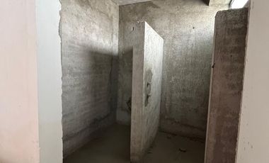CASA EN RENTA EN CUMBRES DEL CAMPESTRE, 4 Recamaras con Baño, Alberca y Salón de Eventos