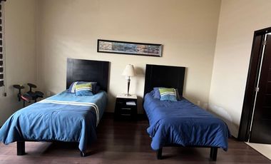 CASA EN RENTA EN CUMBRES DEL CAMPESTRE, 4 Recamaras con Baño, Alberca y Salón de Eventos